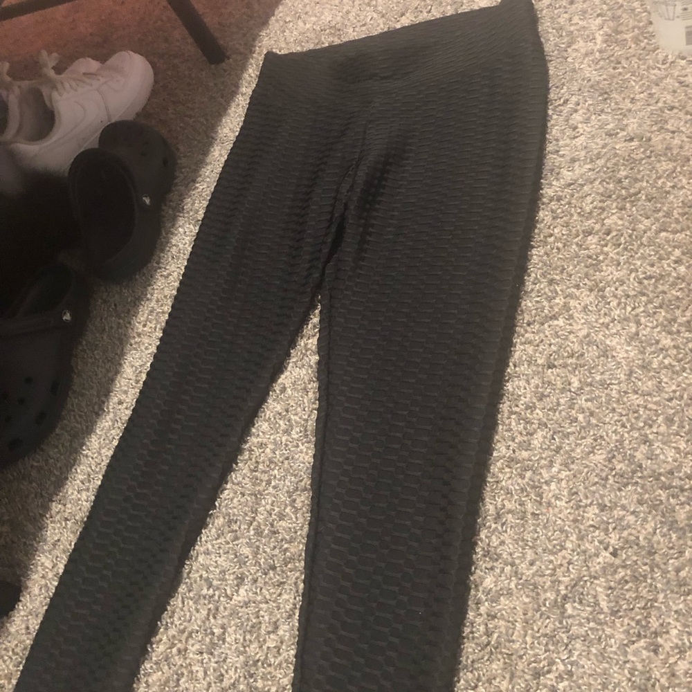 Black SHEIN butt scrunch leggings